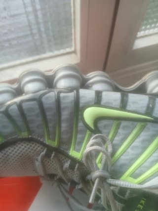 Zapatillas Nike grises y verdes