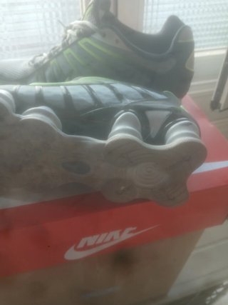 Zapatillas Nike grises y verdes