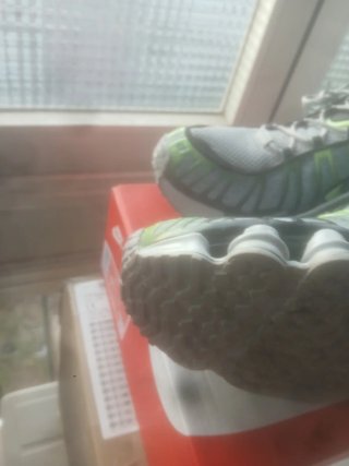 Zapatillas Nike grises y verdes