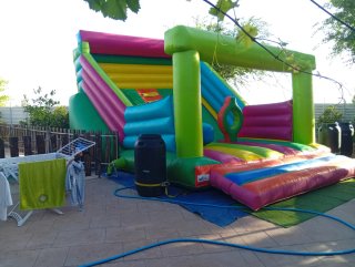 Gonfiabili, karaoke, schermi led, discomobili ecc