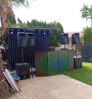 Gonfiabili, karaoke, schermi led, discomobili ecc