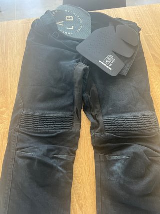 2 Pantalones de moto con protecciones