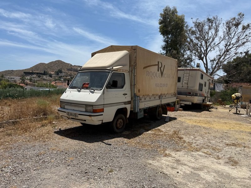 Nissan Trade 1992 - foto 1