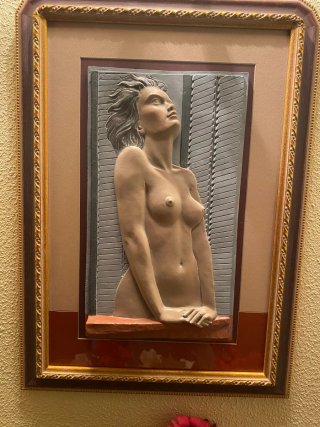 Cuadro de mujer en relieve