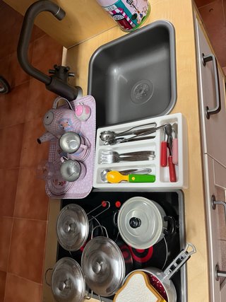 Cocinita de juguete con accesorios