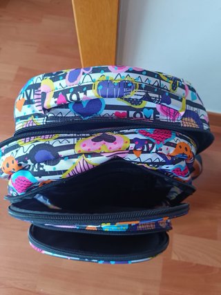 Mochila escolar CoolPack con corazones