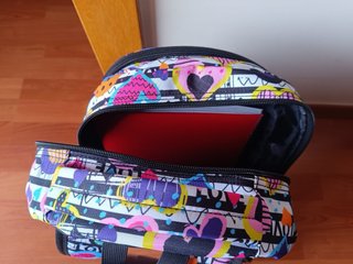 Mochila escolar CoolPack con corazones