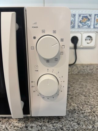 Microondas Taurus Compacto 700W 20L