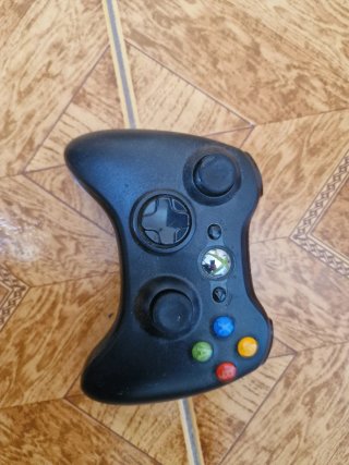 Cambio Xbox 360 Negra + Mando por consola retro.