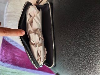 Mochila negra con detalles marrones