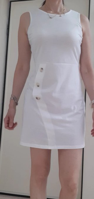 Vestitino bianco con bottoni