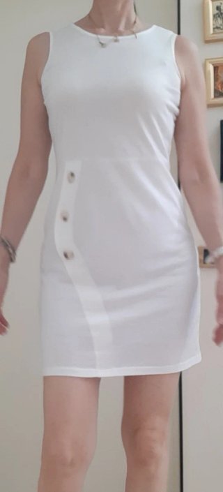 Vestitino bianco con bottoni