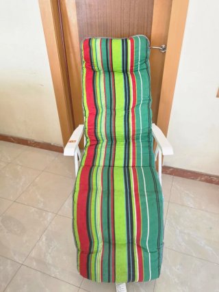 Silla de playa con cojín a rayas