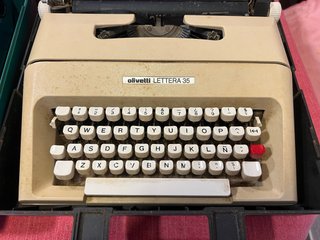 Máquina de escribir Olivetti Lettera 35