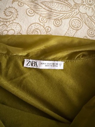 Vestido verde Zara drapeado asimétrico