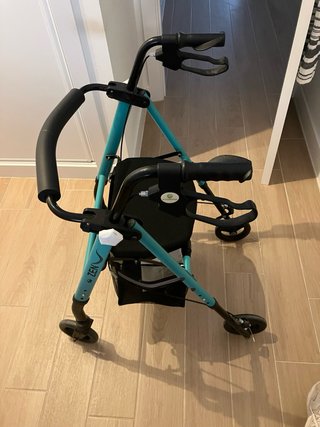 Andador plegable con cesta anciano