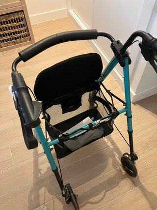 Andador plegable con cesta anciano