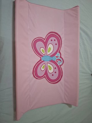 Cambiador bebé rosa con mariposa