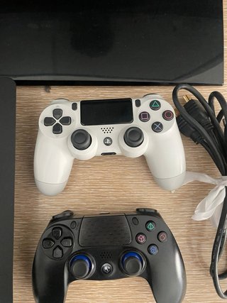 Consola PS4 + 2 Mandos