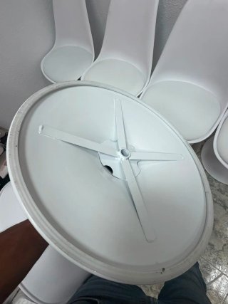 3 Sillas blancas modernas