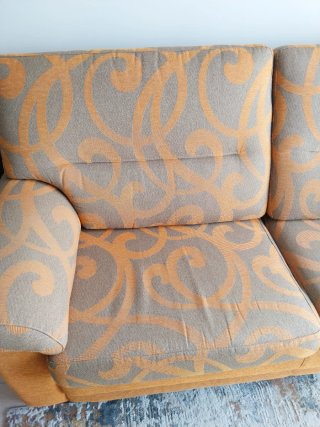 Sofá cama tela naranja y beige
