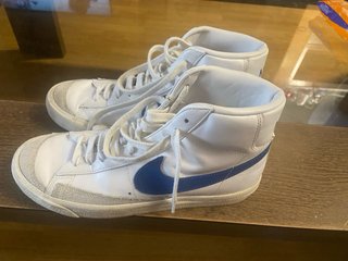 Botines Nike Blancos y Azules