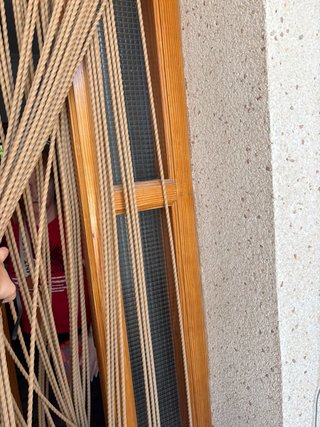 Puerta de entrada principal con cerradura