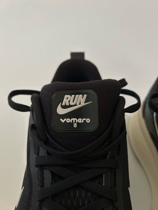 Zapatillas Nike Vomero 18 Running Negras