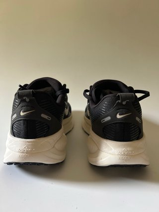 Zapatillas Nike Vomero 18 Running Negras