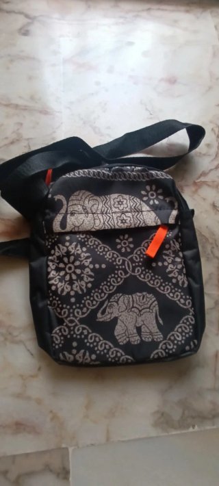 Bandolera con estampado de elefantes
