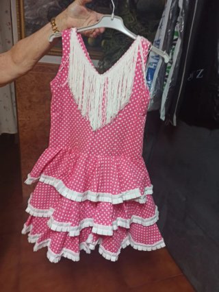 Traje de flamenca rosa con lunares blancos niña
