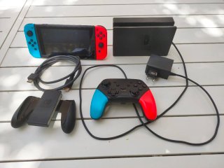Consola Nintendo Switch Azul y Rojo