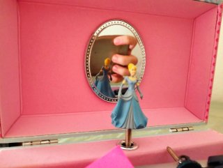 Caja Musical Princesas Disney Bella y Cenicienta