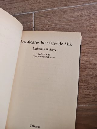 Los Alegres Funerales de Alik