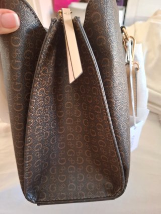 Bolso Guess Marrón y Dorado