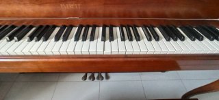 Piano Vertical Everett 1979 (Yamaha)