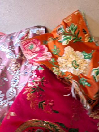 Lote retales bordados seda floral