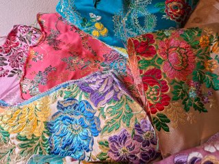 Lote retales bordados seda floral