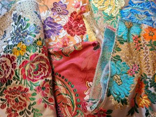 Lote retales bordados seda floral