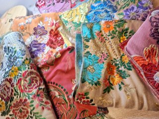 Lote retales bordados seda floral