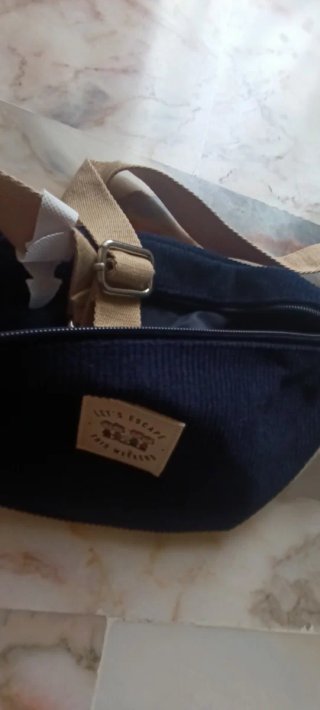 Riñonera azul y beige