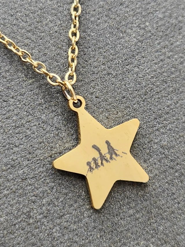 Colgante Estrella Los Simpson Beatles Chapado Oro