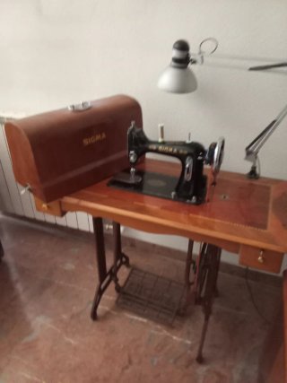 Máquina de coser Sigma antigua