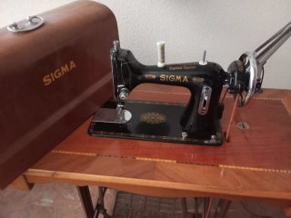 Máquina de coser Sigma antigua