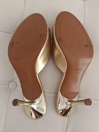 Sandalias tacón Mango doradas T39