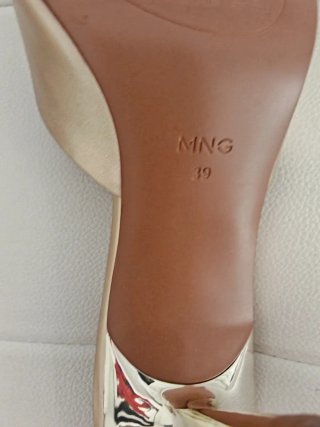 Sandalias tacón Mango doradas T39