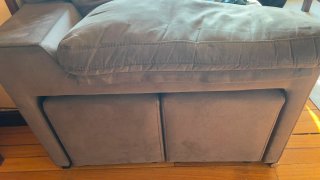 2 sofas grises