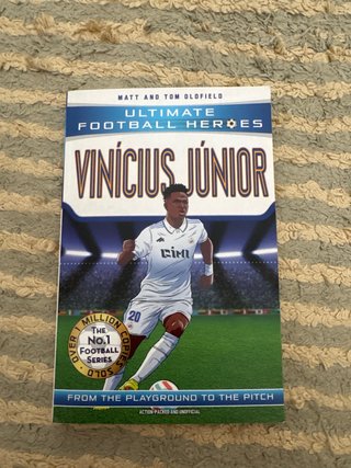 Libro de Futbolistas en ingles Lamine Yamal Vini j