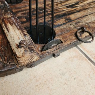 Trillo antiguo con tapa de metacrilato