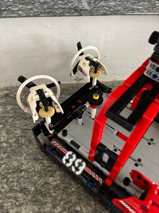 Lego Technic Hovercraft 42076